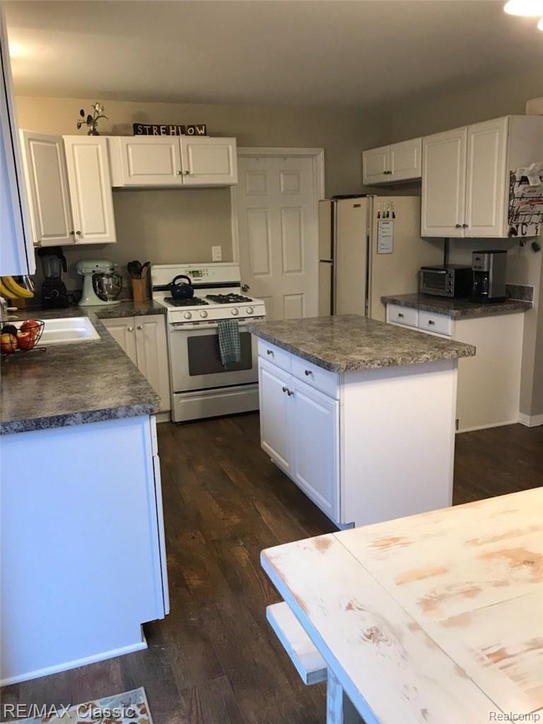 25872 Beck Road Novi, MI 48374 - Photo 13 of 22 Kitchen 2.jpg