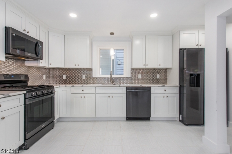 57 Goldsmith Avenue Newark, NJ 07112 - Photo 4 of 29