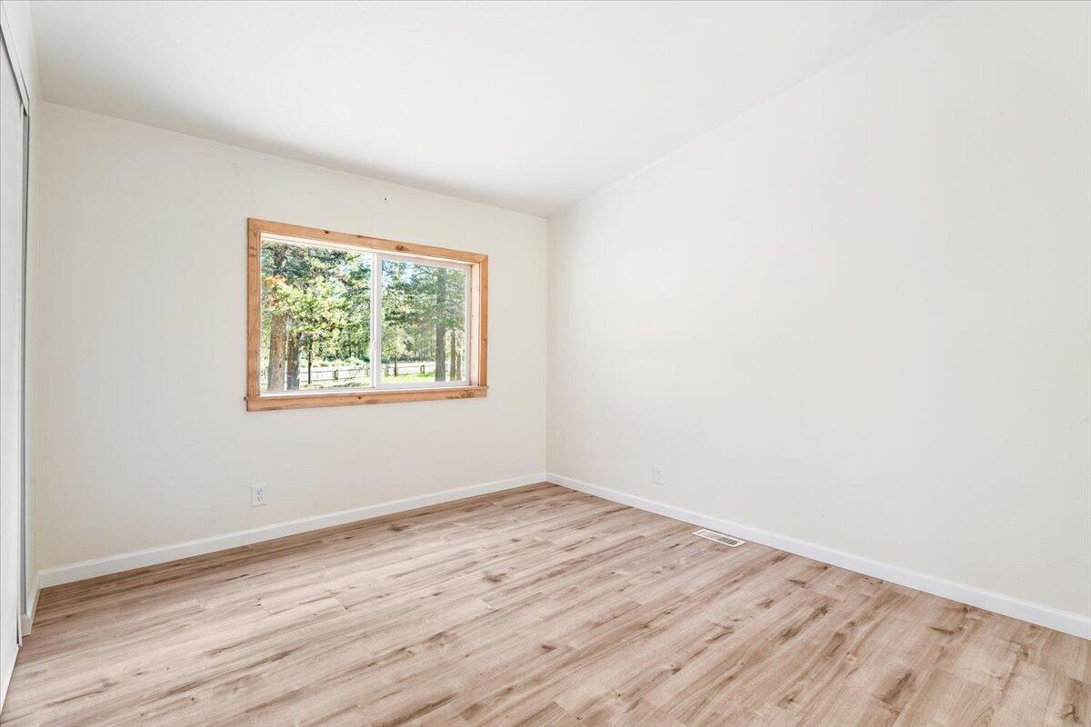 16201 Hawks Lair Road La Pine, OR 97739 - Photo 25 of 52 Primary Bedroom