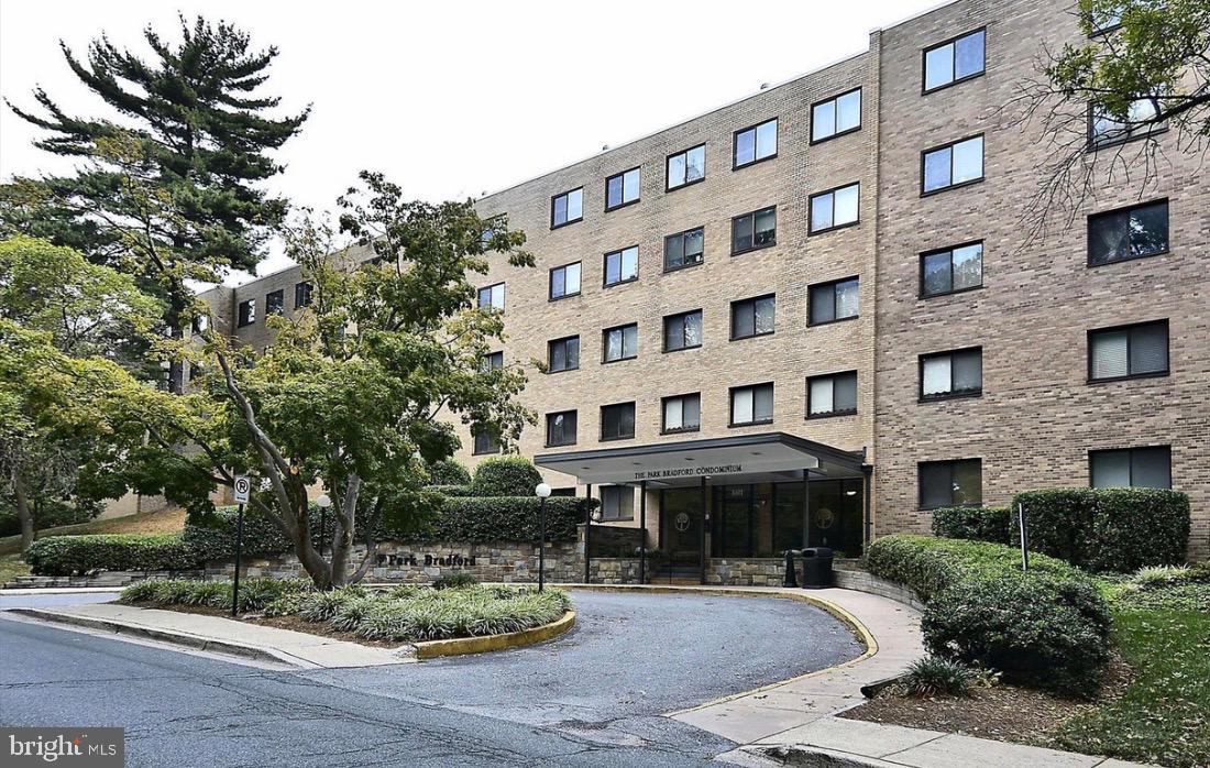 8601 Manchester Road, Unit 319 Silver Spring, MD 20901 - Photo 3 of 17 a front view of a building with garden