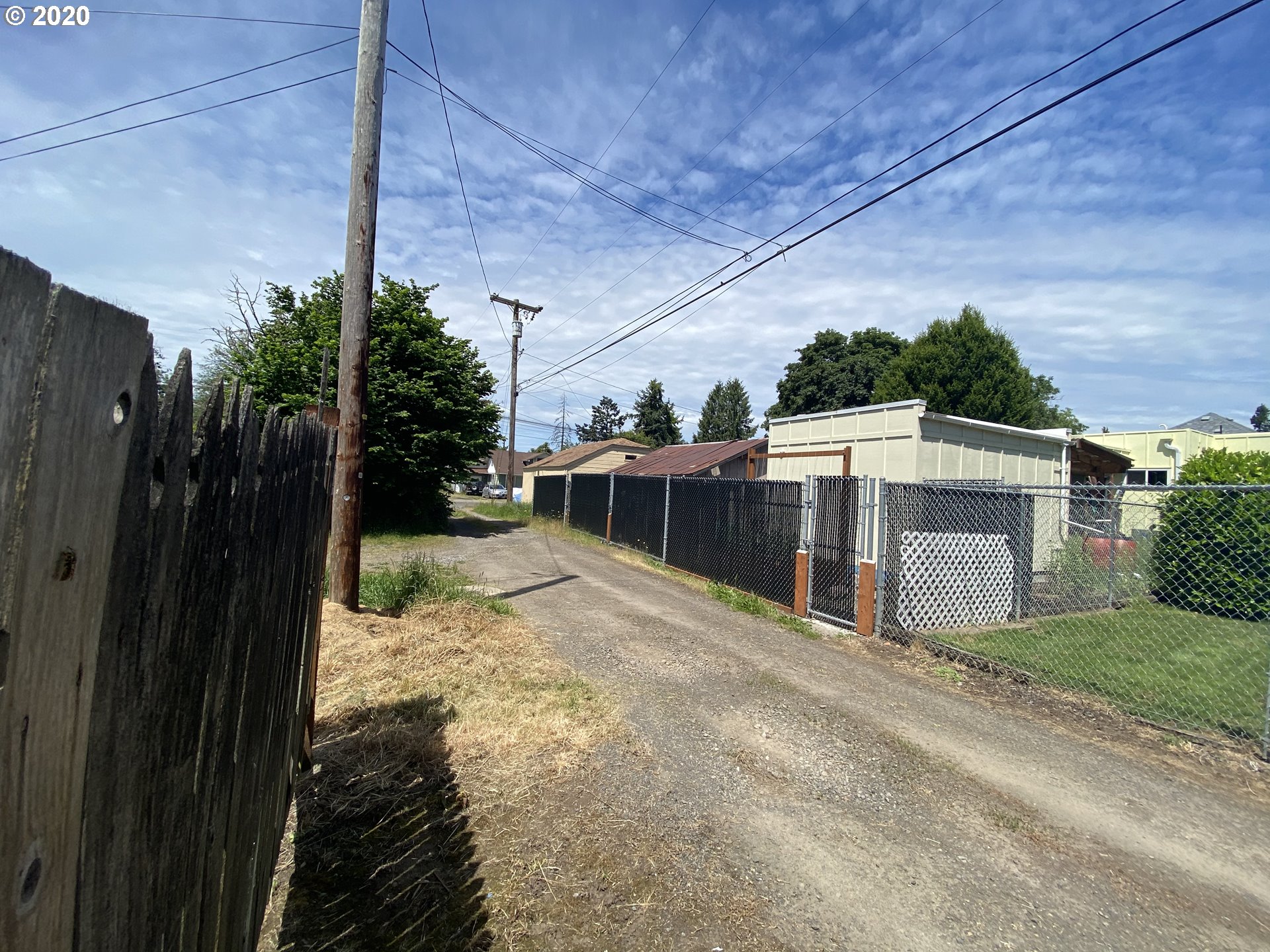 830 L Street Springfield, OR 97477 - Photo 18 of 24 a view of a backyard