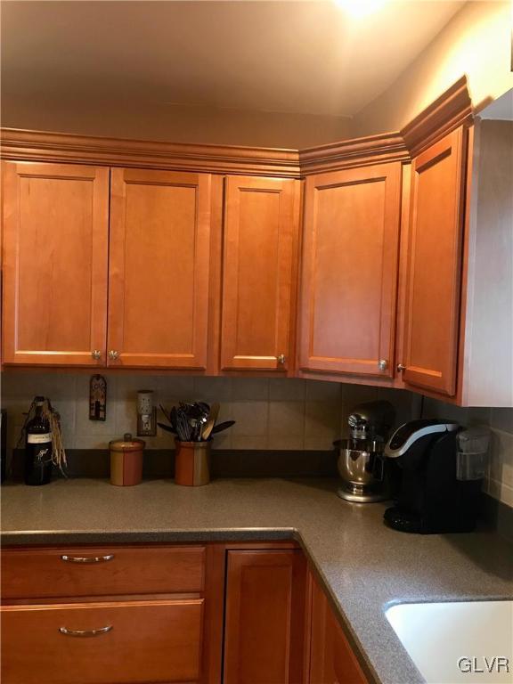 1546 Valley Road Bethlehem, PA 18018 - Photo 5 of 16 Gallery Image 5