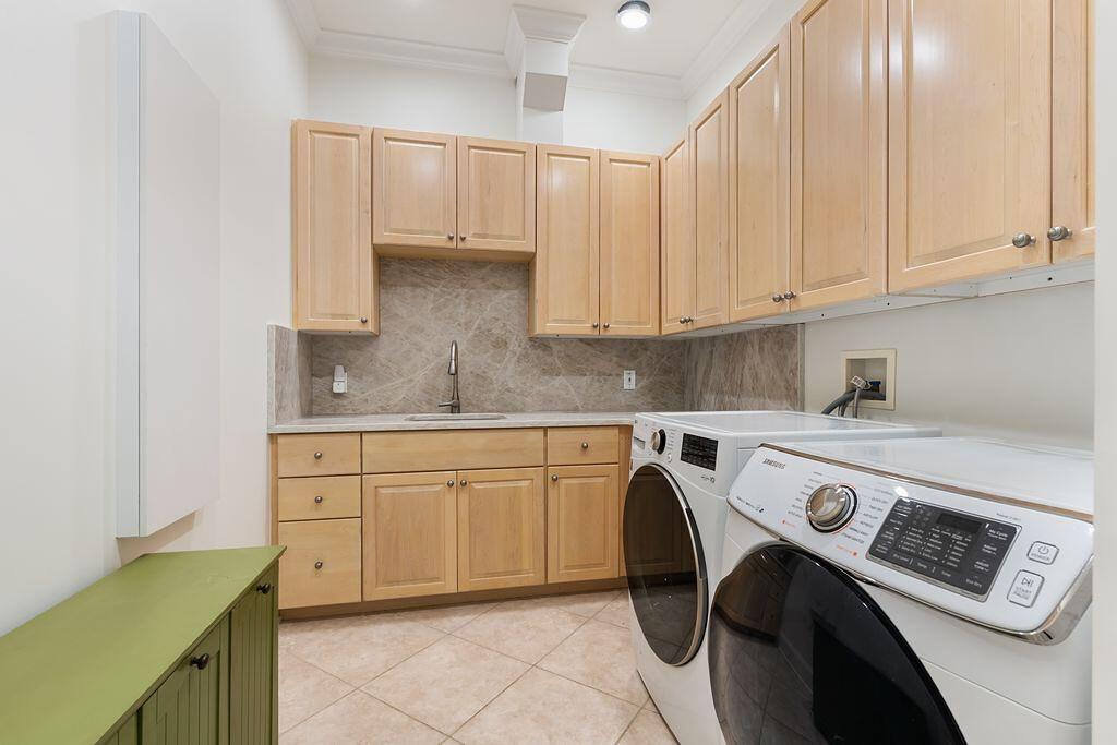 2989 Old Path Road Blacklick, OH 43004 - Photo 35 of 87 Laundry Room with New Quartz Counters & Surround.