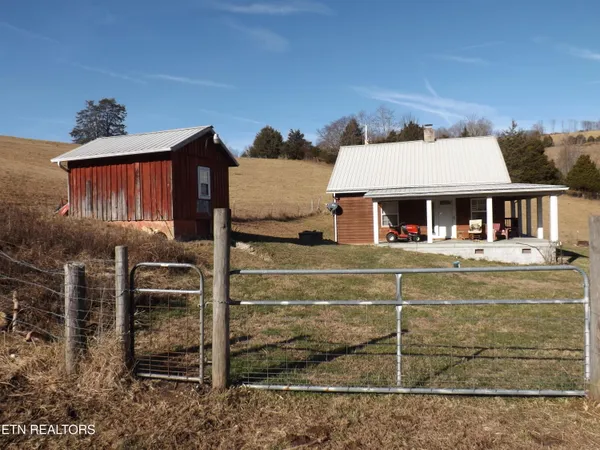 $500,000 | 223 Ulysses Daniels Lane, Harrogate, TN 37752