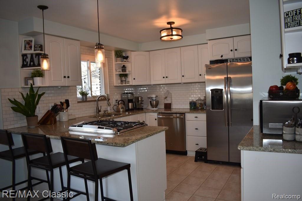 31974 Lahser Road Beverly Hills, MI 48025 - Photo 7 of 40