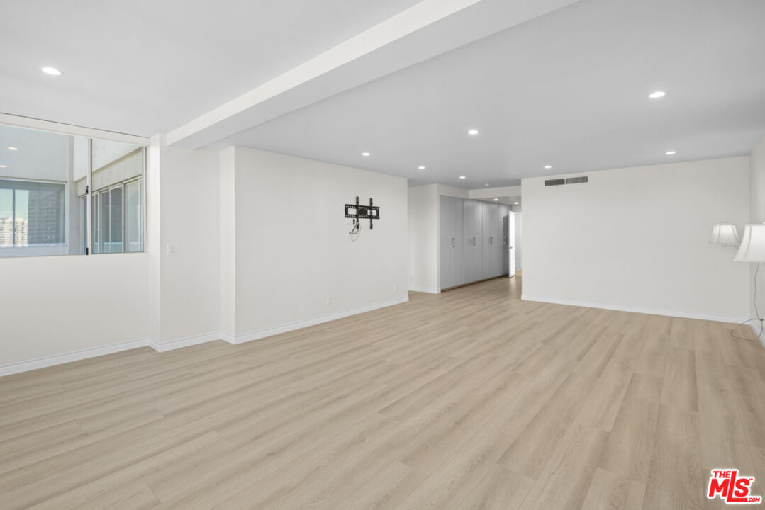 865 Comstock Avenue, Unit 10D/E Los Angeles, CA 90024 - Photo 20 of 49 a view of an empty room with wooden floor