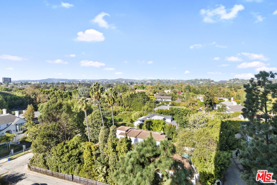 865 Comstock Avenue, Unit 10D/E Los Angeles, CA 90024 - Photo 23 of 49 a view of a city
