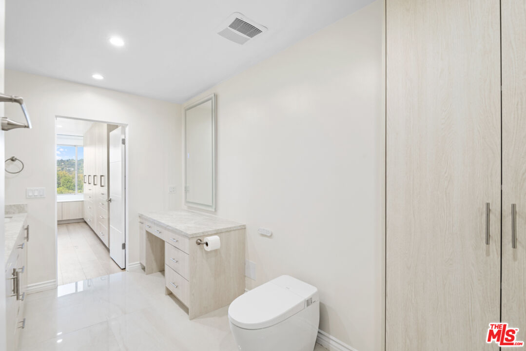 865 Comstock Avenue, Unit 10D/E Los Angeles, CA 90024 - Photo 28 of 49 a bathroom with a sink a toilet a mirror and shower