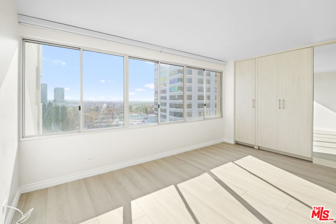 865 Comstock Avenue, Unit 10D/E Los Angeles, CA 90024 - Photo 31 of 49 a view of an empty room with a window