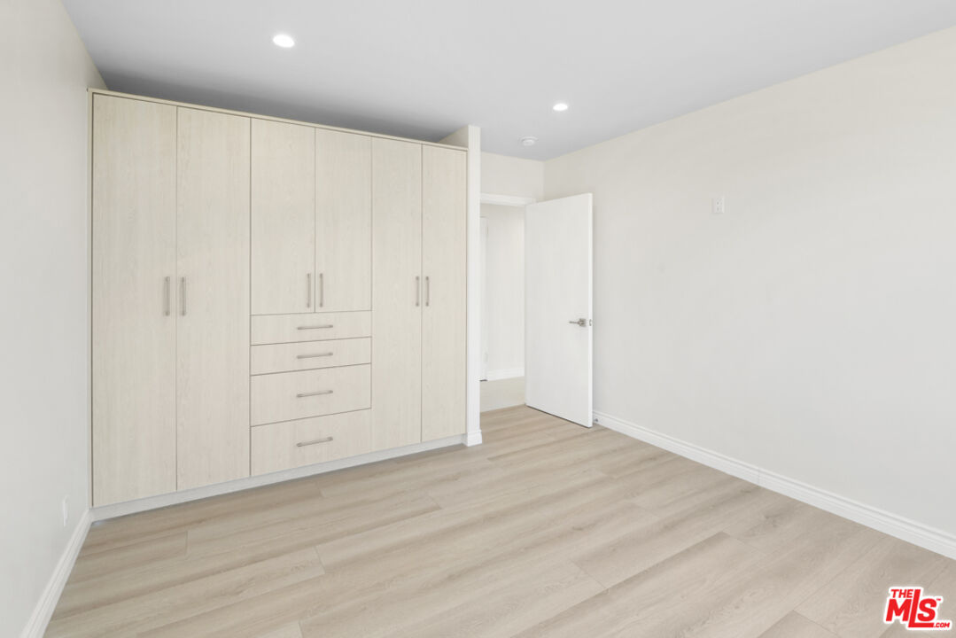 865 Comstock Avenue, Unit 10D/E Los Angeles, CA 90024 - Photo 36 of 49 an empty room with cabinet