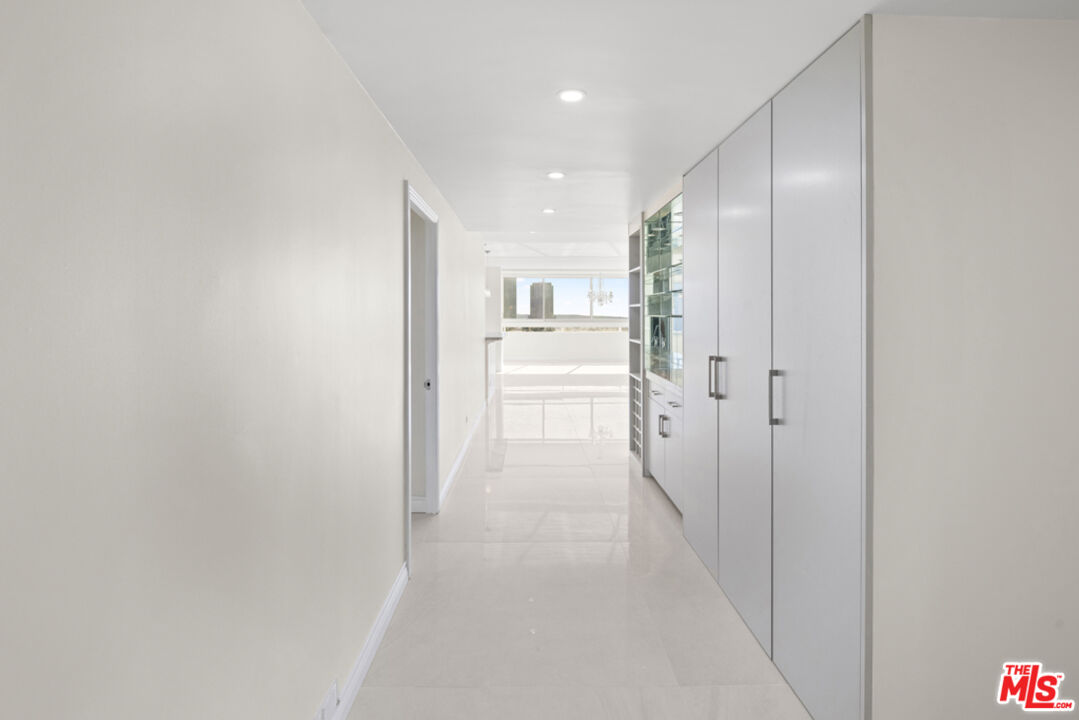 865 Comstock Avenue, Unit 10D/E Los Angeles, CA 90024 - Photo 45 of 49 a view of a hallway with a kitchen