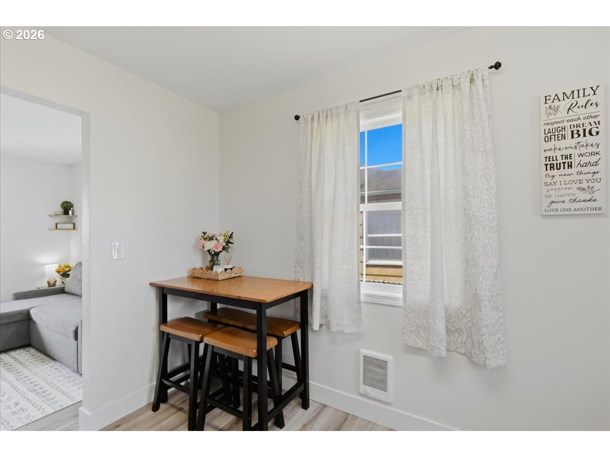 3042 Field Street Longview, WA 98632 - Photo 11 of 25