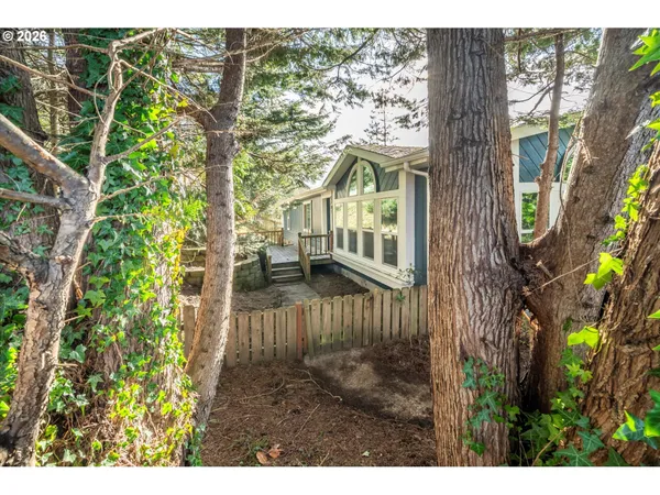 $319,900 | 2501 Creekside Lane, North Bend, OR 97459