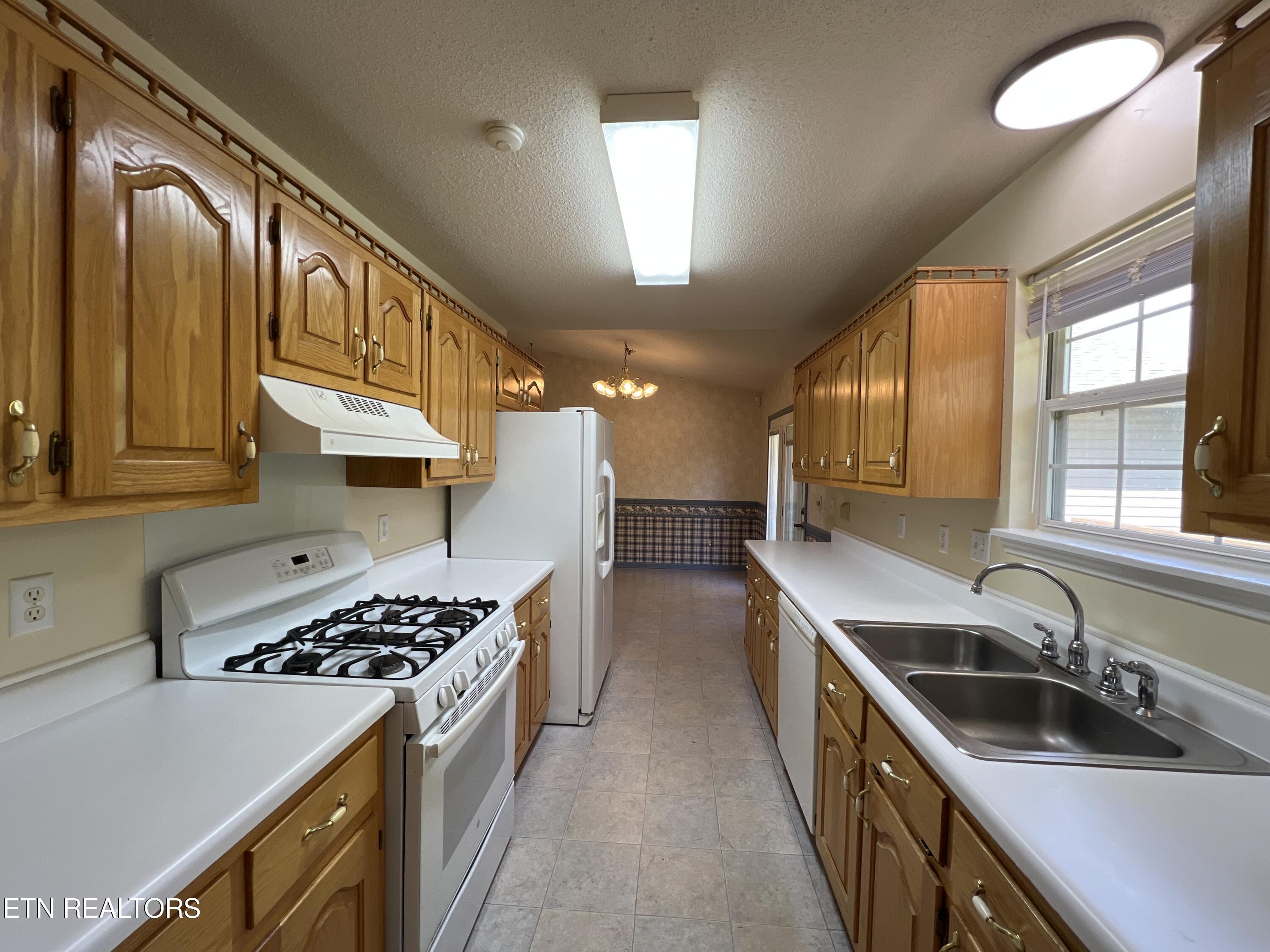 1252 Cook Road Crossville, TN 38555 - Photo 18 of 43 image