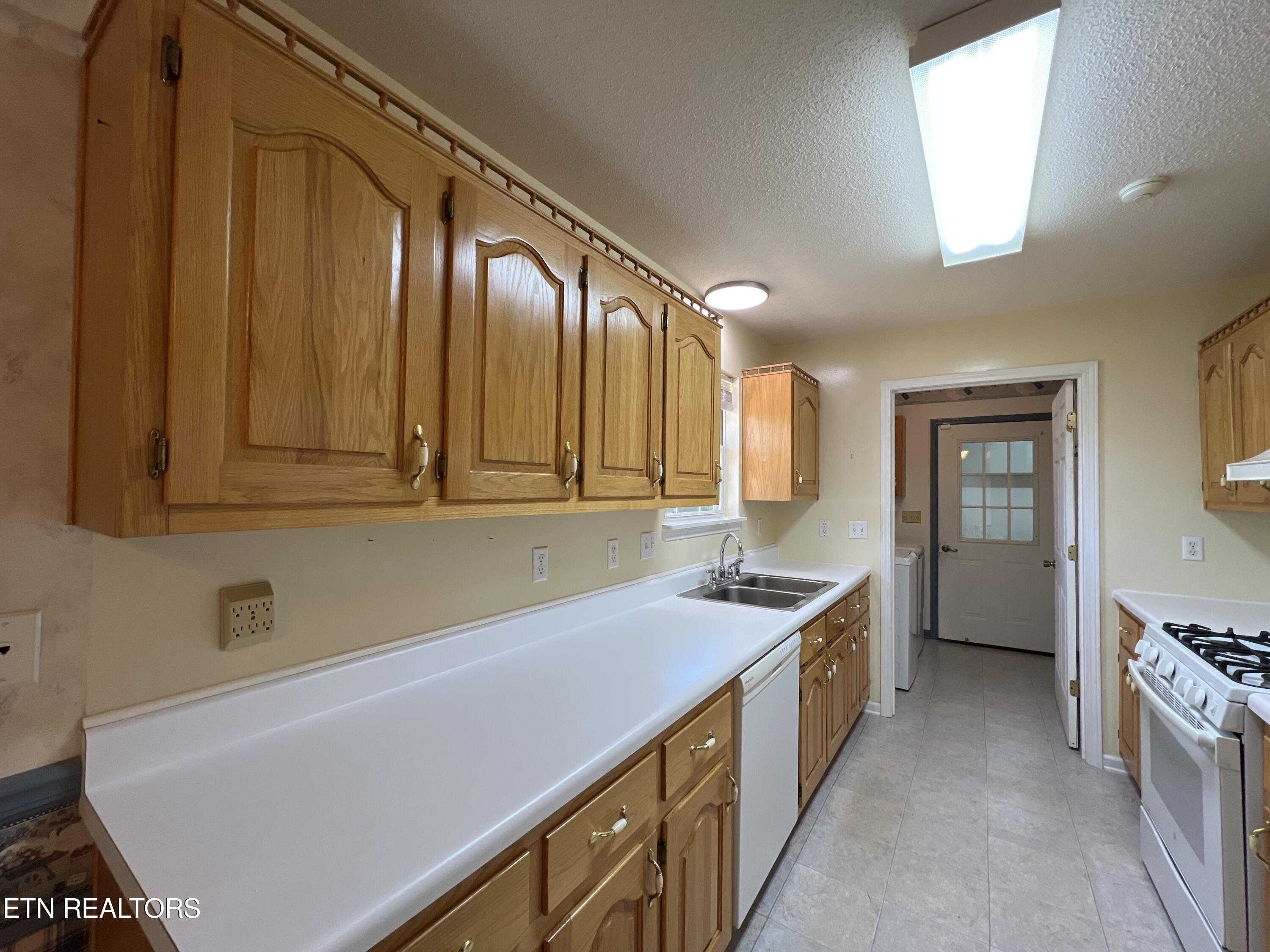 1252 Cook Road Crossville, TN 38555 - Photo 20 of 43 image