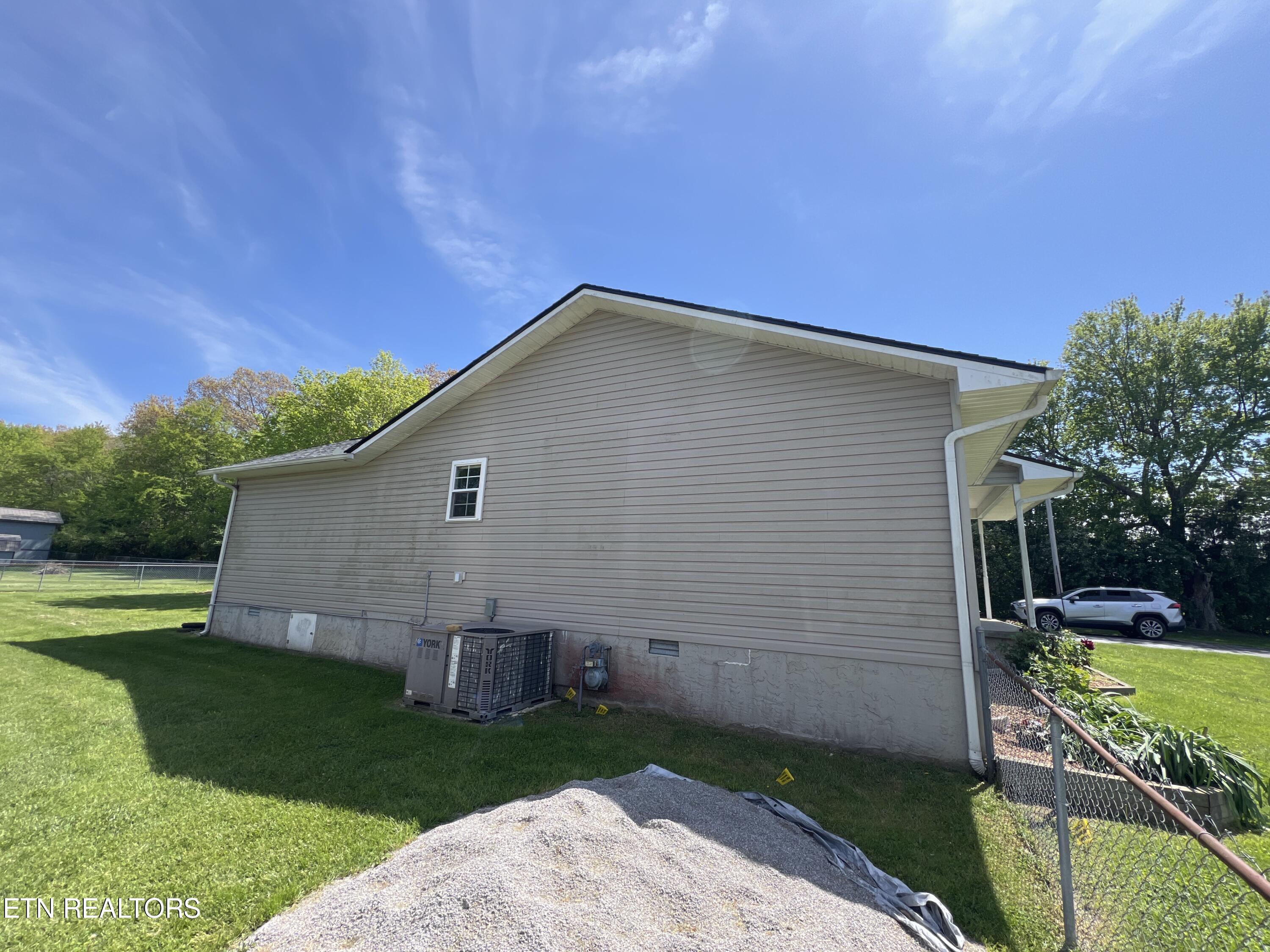 1252 Cook Road Crossville, TN 38555 - Photo 7 of 43 image