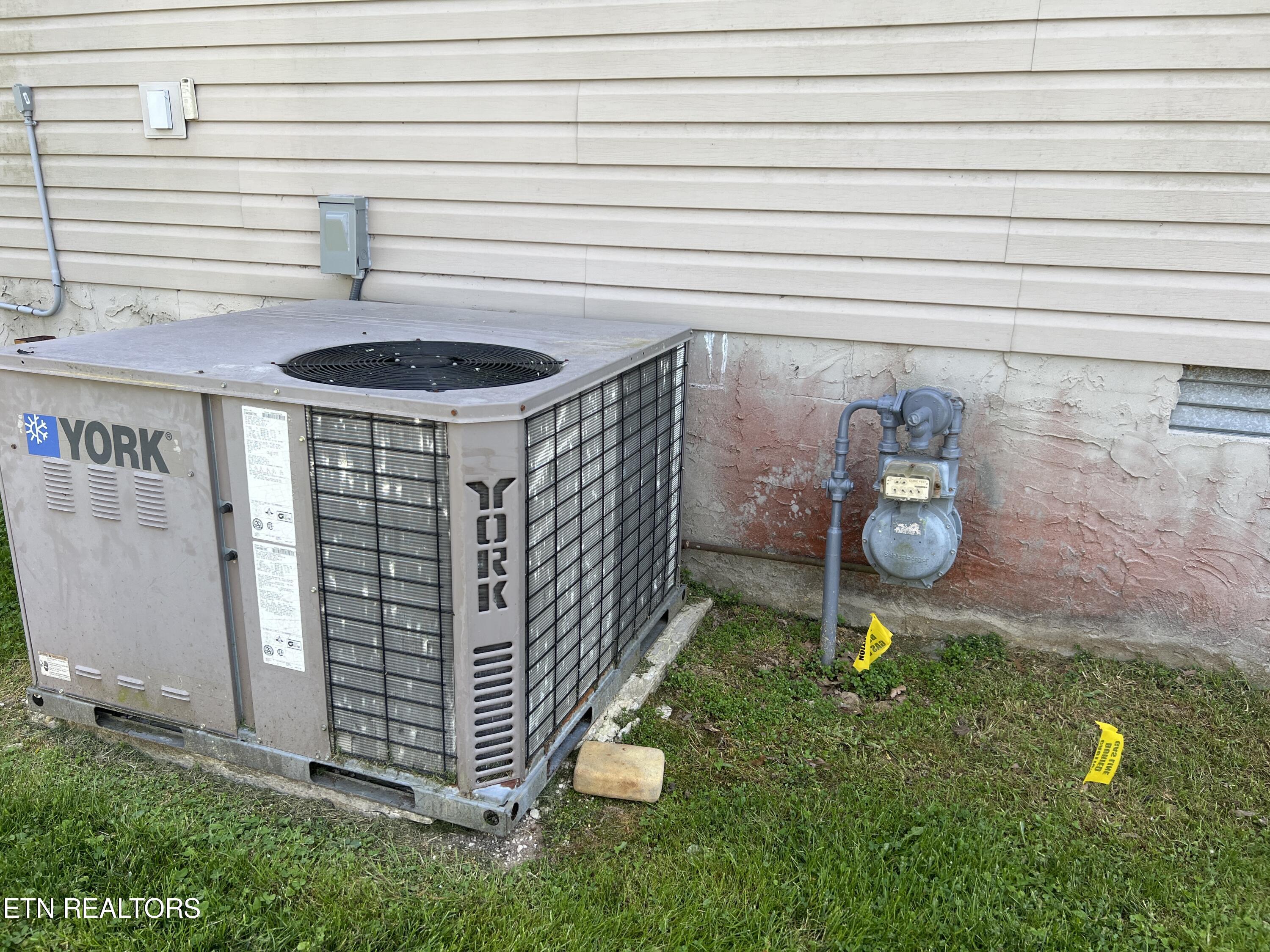 1252 Cook Road Crossville, TN 38555 - Photo 8 of 43 image