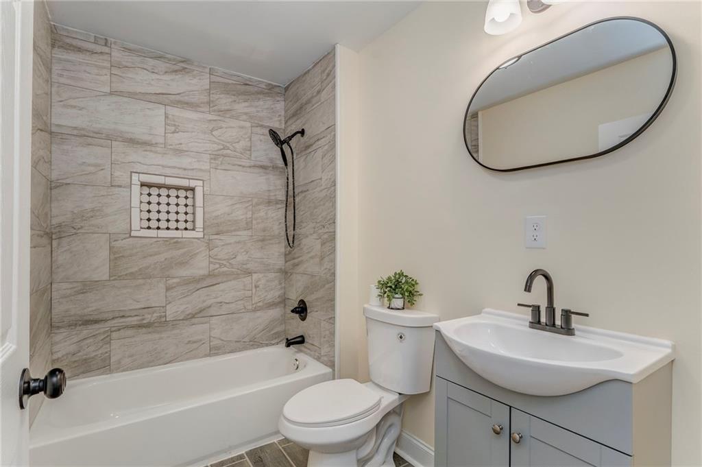 310 Kingston Avenue Northeast Rome, GA 30161 - Photo 37 of 45 a bathroom with a sink toilet and a bathtub