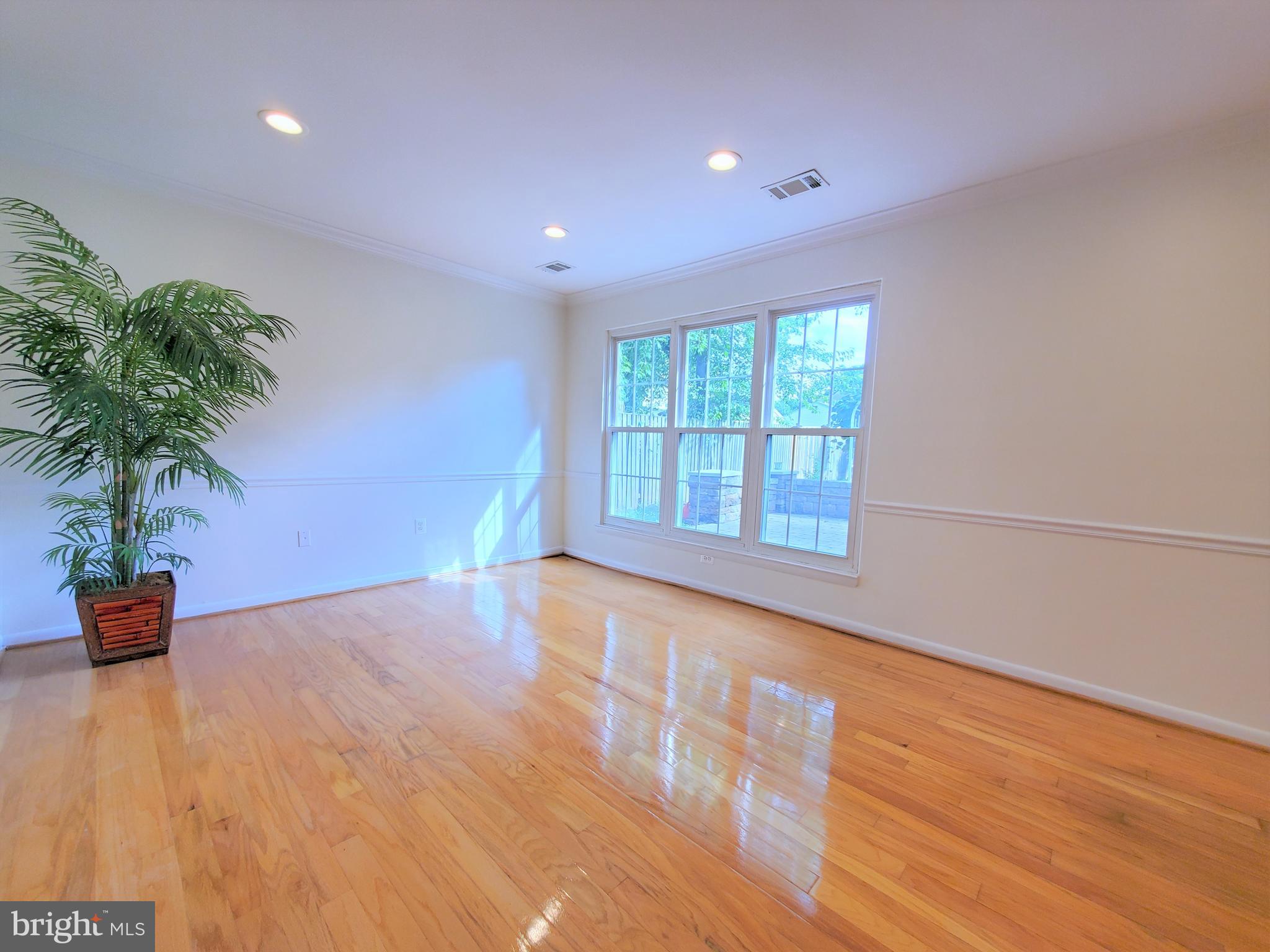 12713 Builders Road Herndon, VA 20170 - Photo 4 of 41 Gallery Image 4