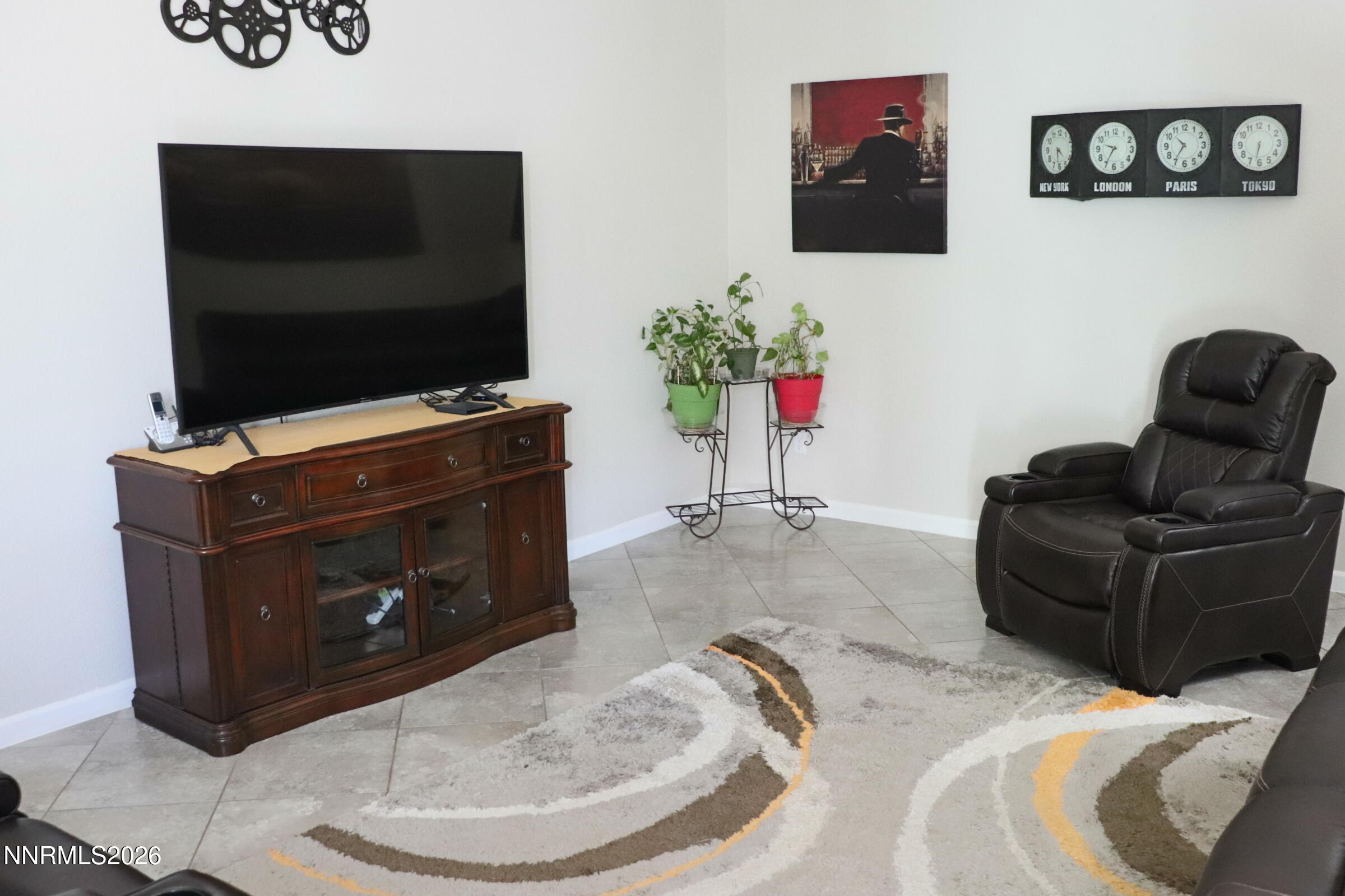 10843 Pebble Hill Drive Reno, NV 89521 - Photo 3 of 40 IMG_1884