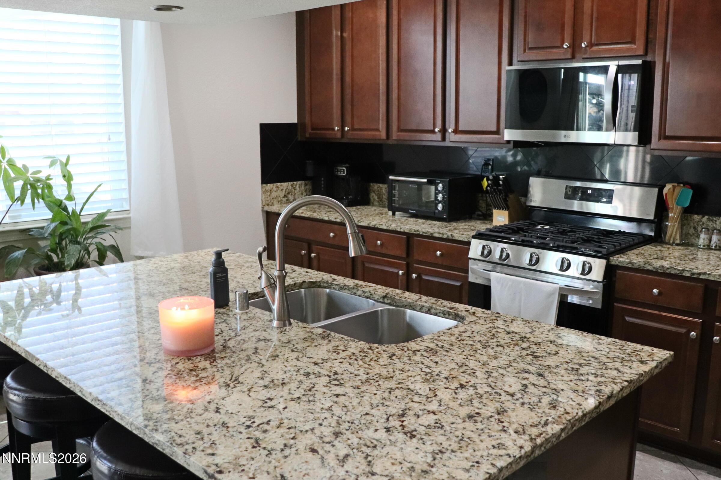 10843 Pebble Hill Drive Reno, NV 89521 - Photo 5 of 40 IMG_1886