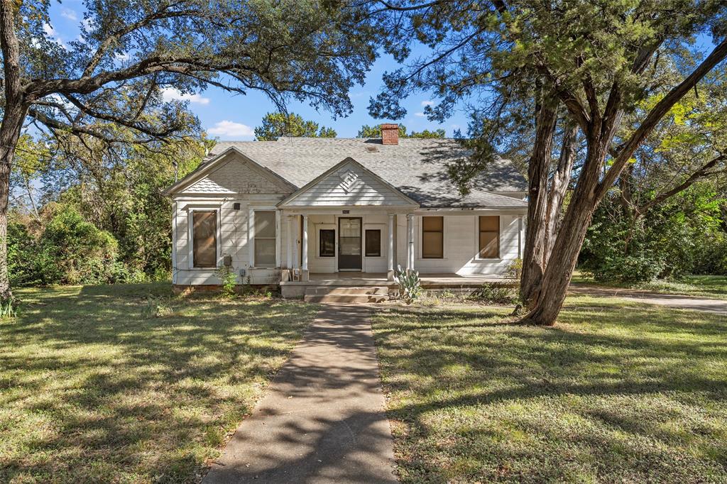 2623 North 15th A Street Waco, TX 76708 - Photo 1 of 23 a front view of a house with a garden