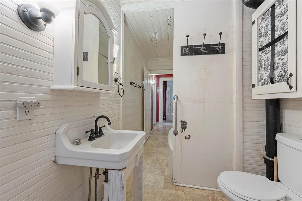 2623 North 15th A Street Waco, TX 76708 - Photo 7 of 23 a bathroom with a sink a toilet and shower