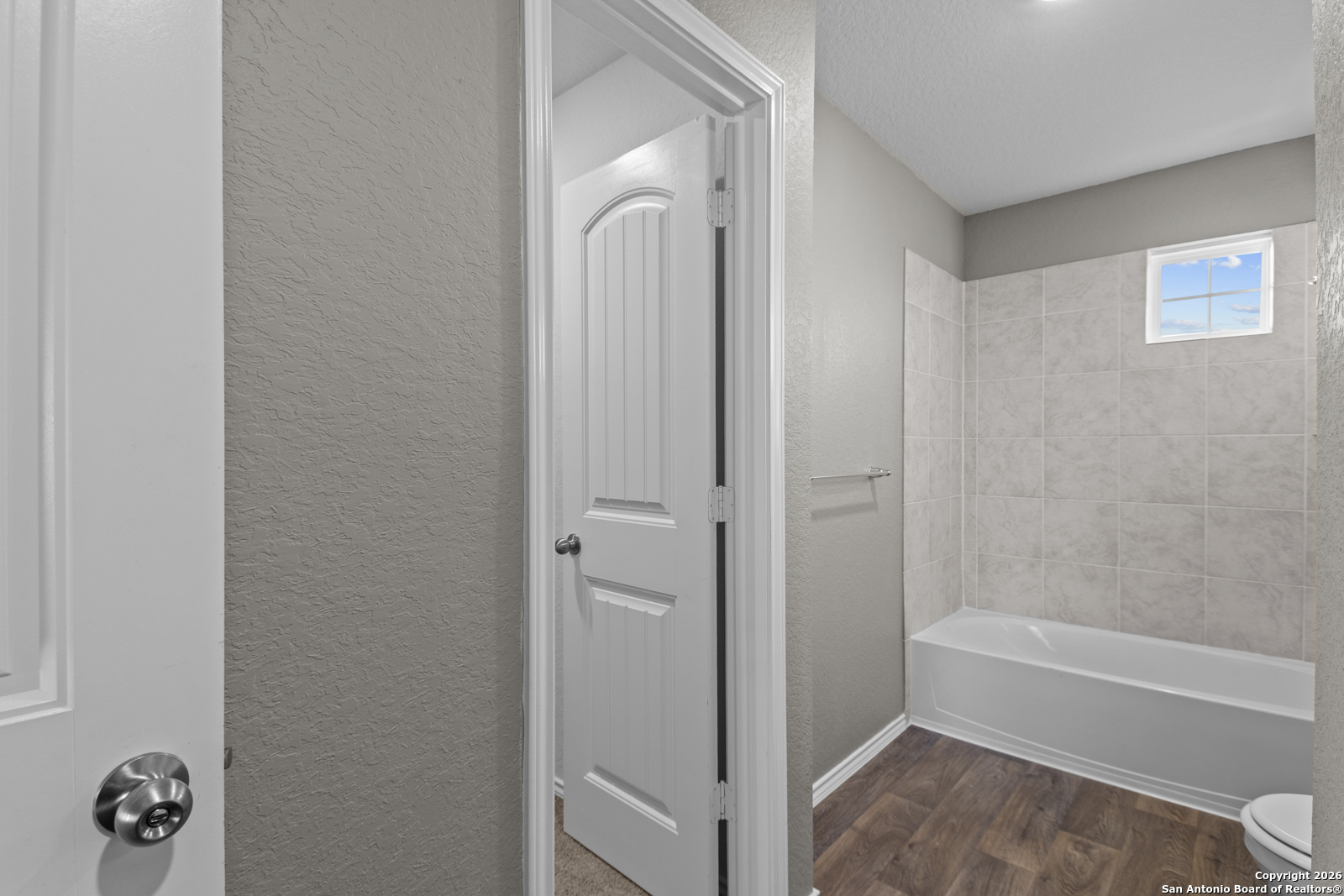 4106 Winterfell Pass Converse, TX 78109 - Photo 19 of 31 a bathroom with a tub and shower