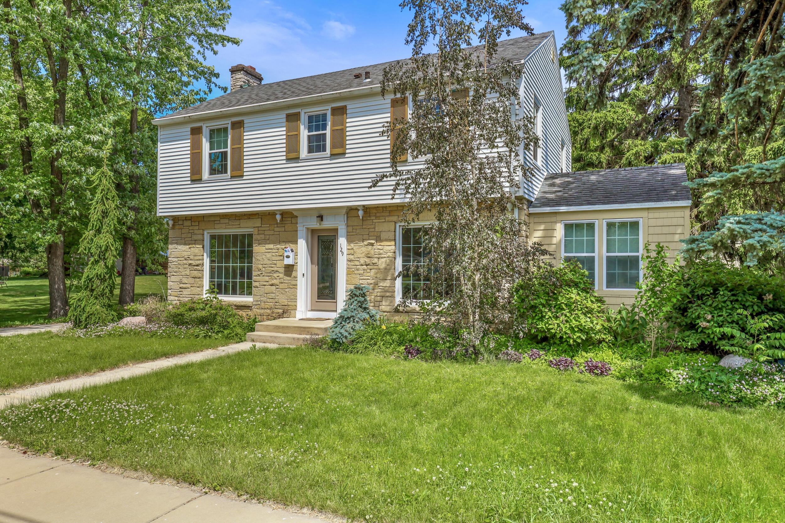 129 South Jackson Street Elkhorn, WI 53121 - Photo 1 of 27 photo jun 17 2025, 1 36 25 am (3)