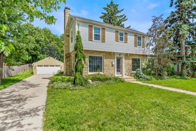 $364,900 | 129 South Jackson Street, Elkhorn, WI 53121