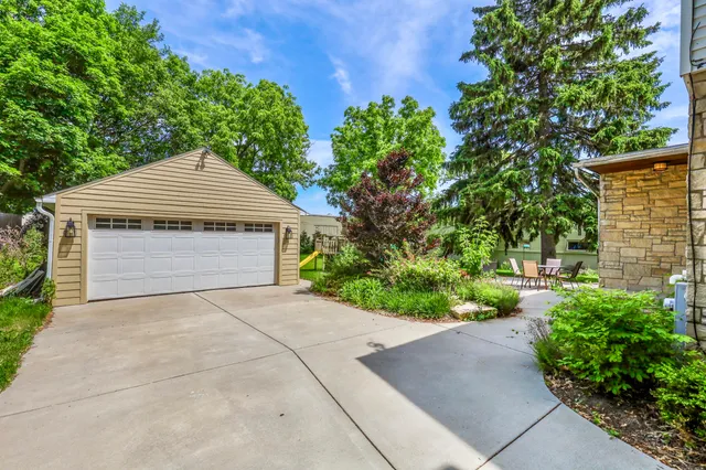 $364,900 | 129 South Jackson Street, Elkhorn, WI 53121