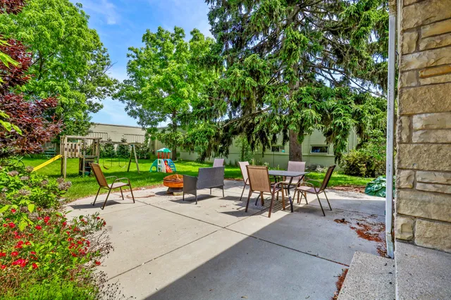 $364,900 | 129 South Jackson Street, Elkhorn, WI 53121