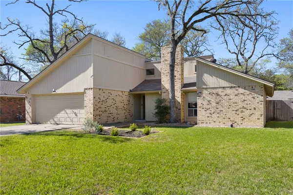 $260,000 | 3204 Heatherwood Drive, Bryan, TX 77801