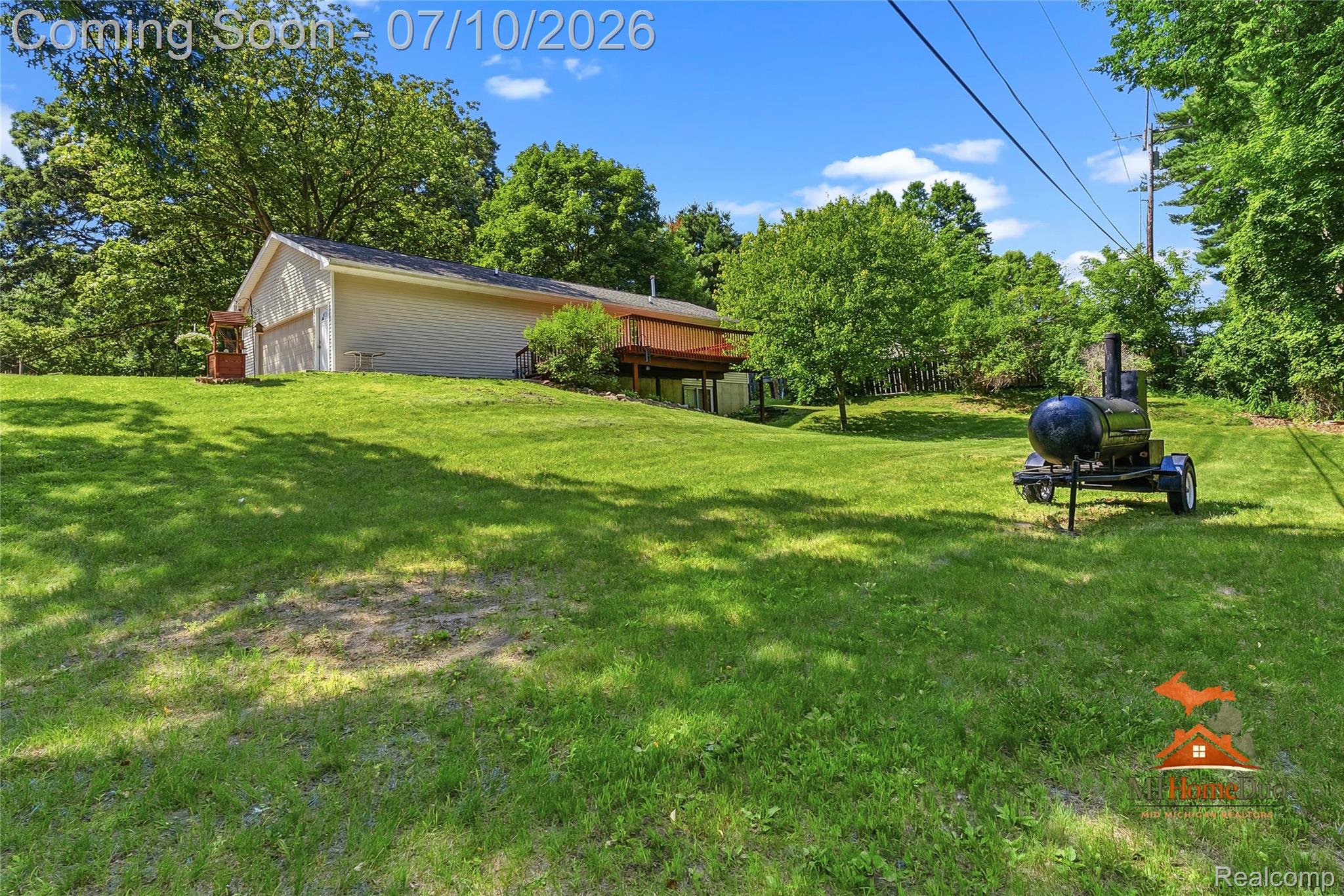 11231 Mcgregor Road Pinckney, MI 48169 - Photo 28 of 37 Expansive green lawn with mature trees bordering the property