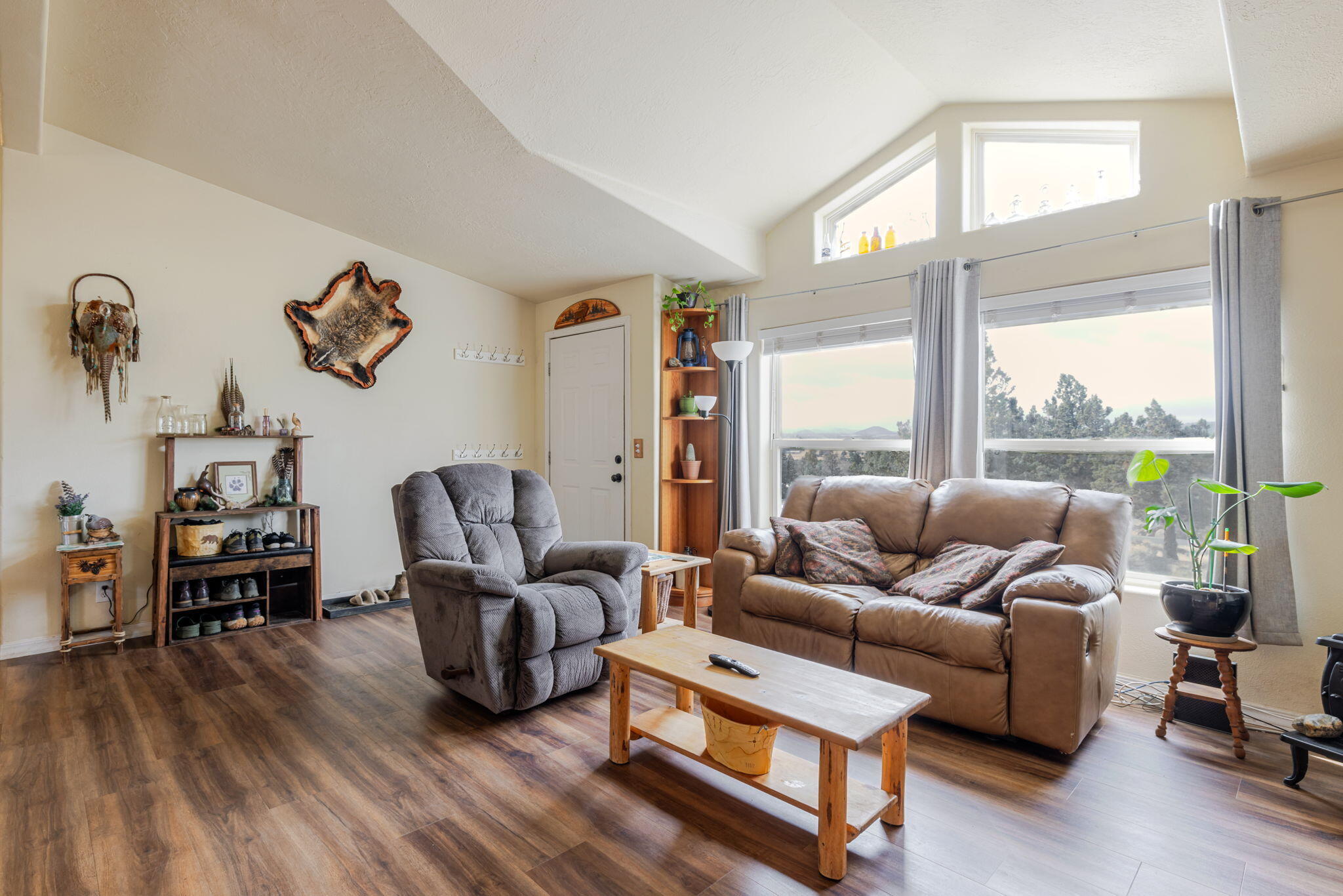 21070 Robin Avenue Bend, OR 97703 - Photo 9 of 62 5-web-or-mls-21070 Robin Avenue Interior
