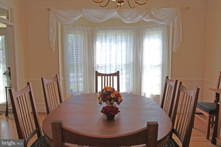 2640 Military Road Arlington, VA 22207 - Photo 10 of 19 Dining Room