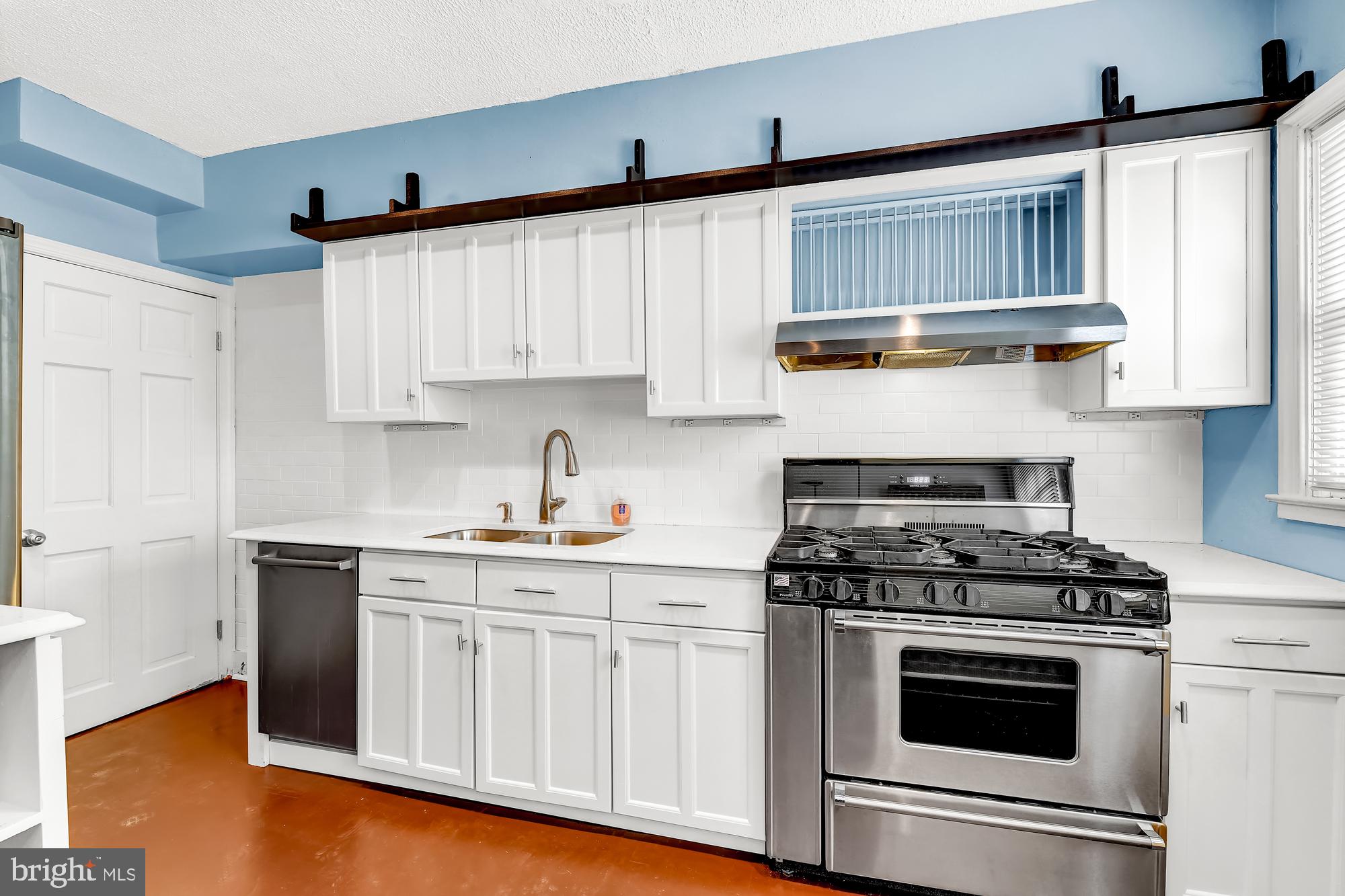 8339 Ridgely Oak Road Baltimore, MD 21234 - Photo 23 of 34 Bosch SS Dishwasher, 36' Hood w/light & Fan