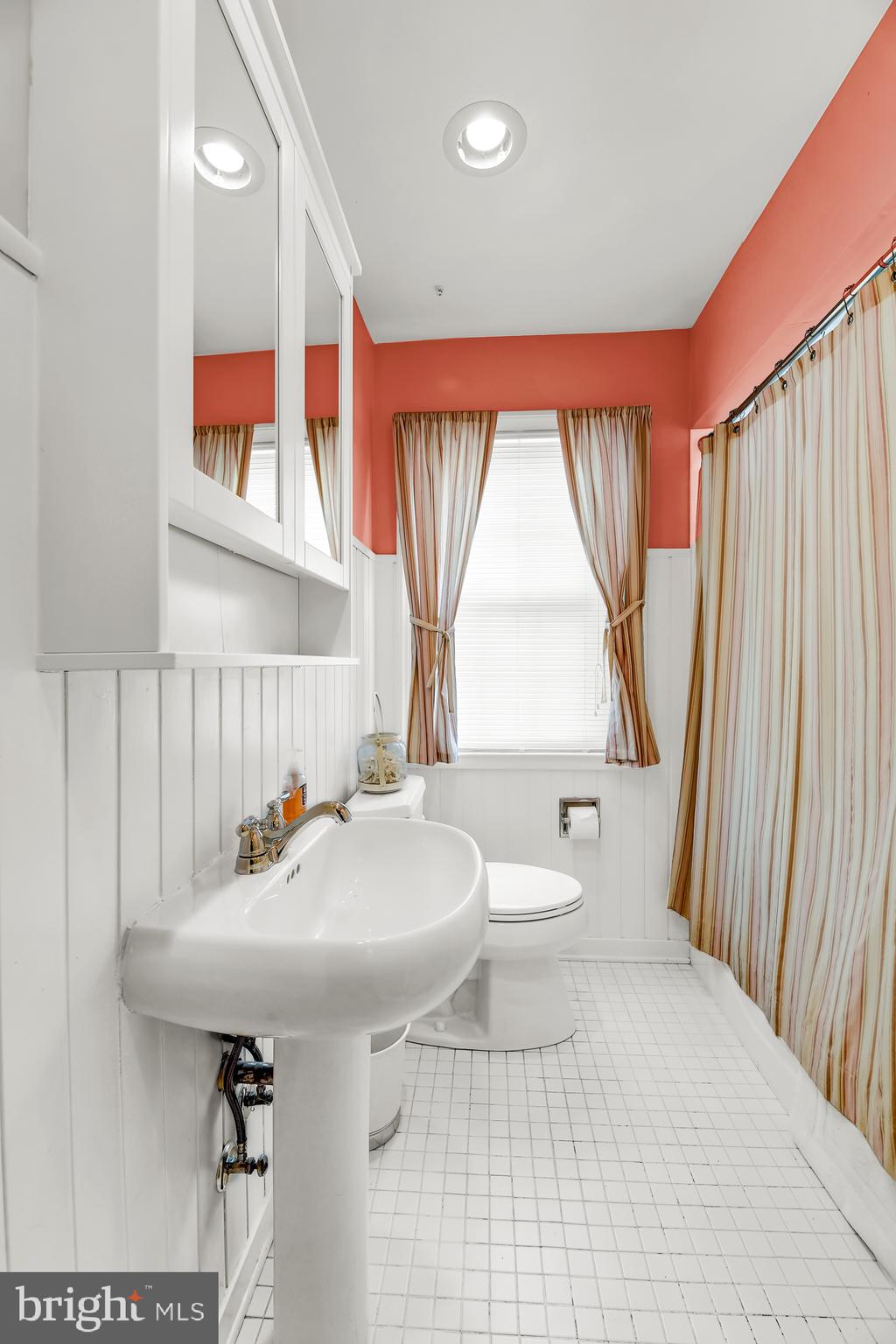 8339 Ridgely Oak Road Baltimore, MD 21234 - Photo 29 of 34 Full Bathroom on 2nd Floor