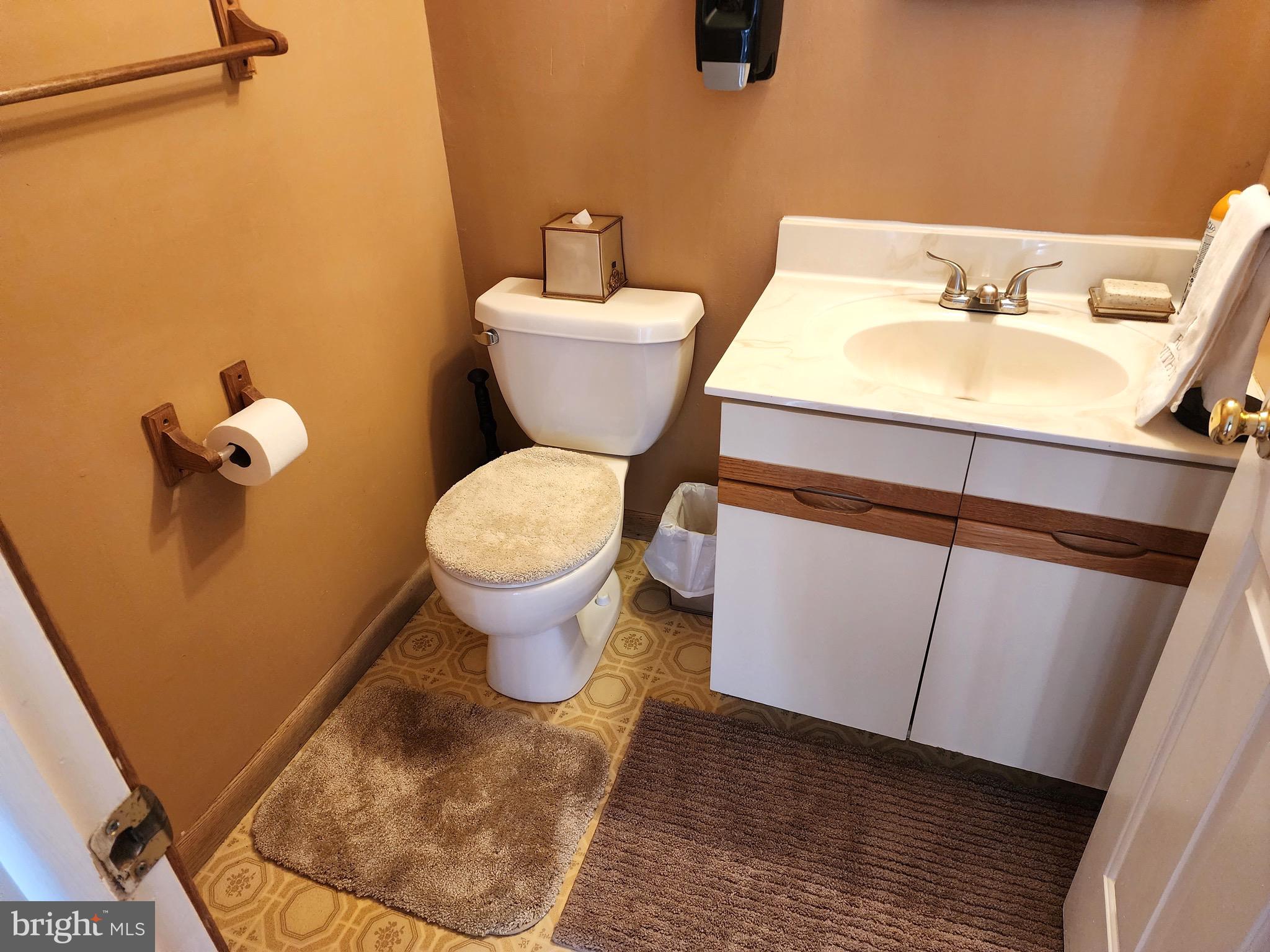 1318 Whittaker Road Newark, DE 19702 - Photo 5 of 28 1st fl. half-bath