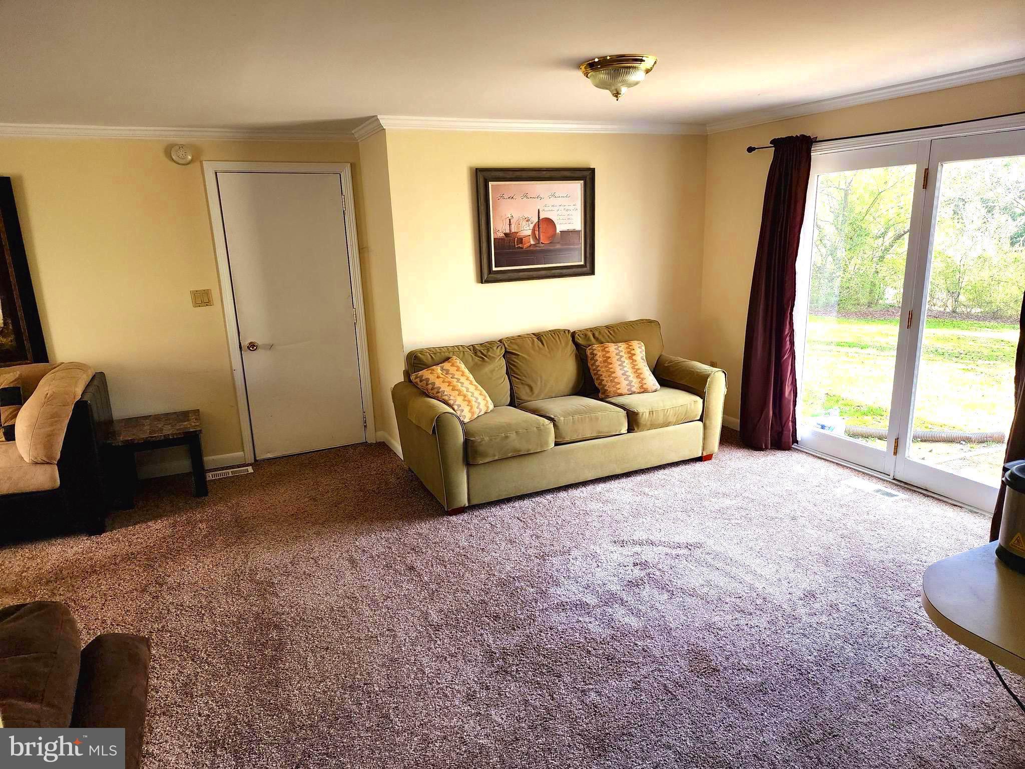 1318 Whittaker Road Newark, DE 19702 - Photo 9 of 28 Living room 24'x 16' with patio walk-out