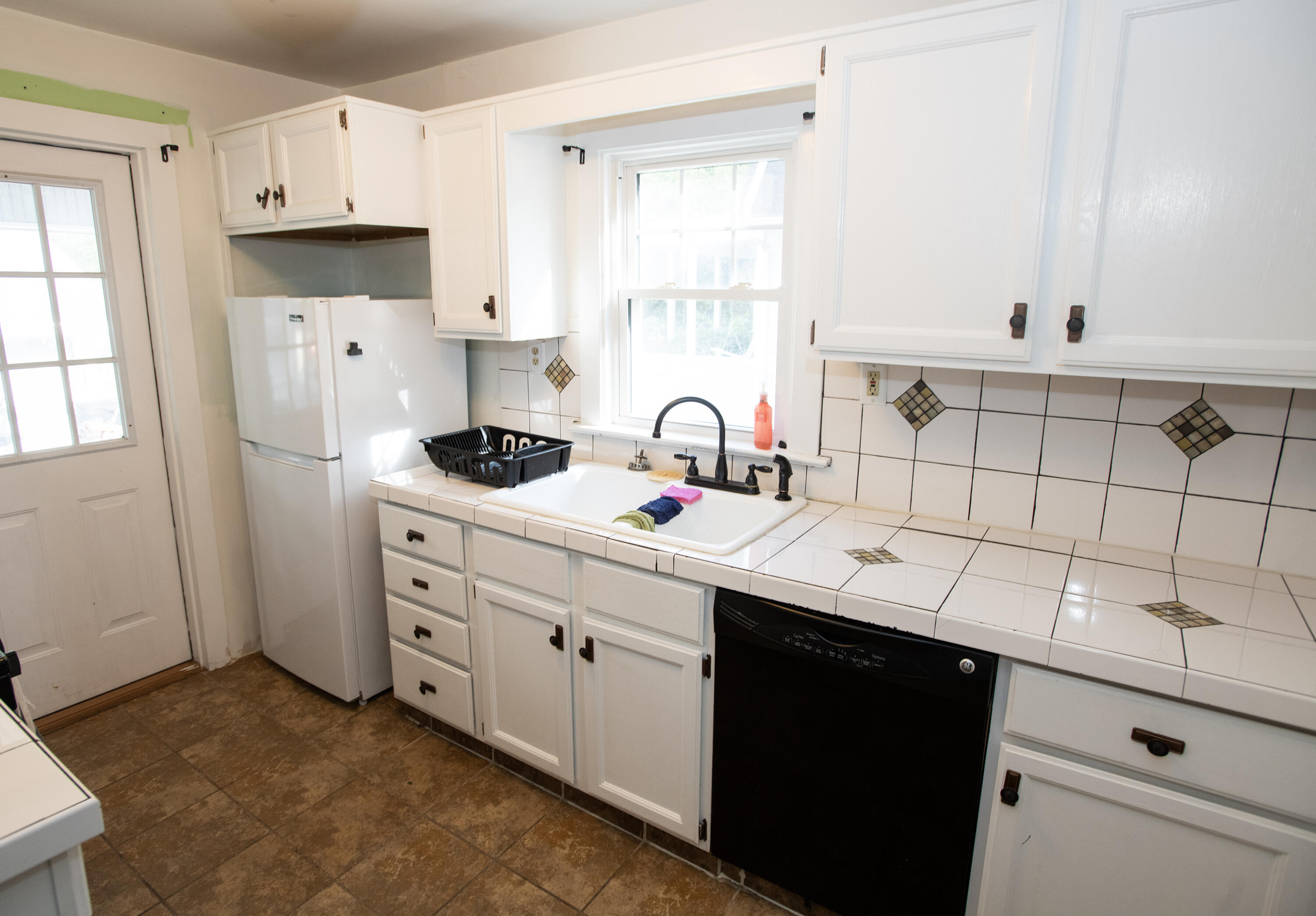 2001 4th Street Jackson, MI 49203 - Photo 7 of 32 Kitchen