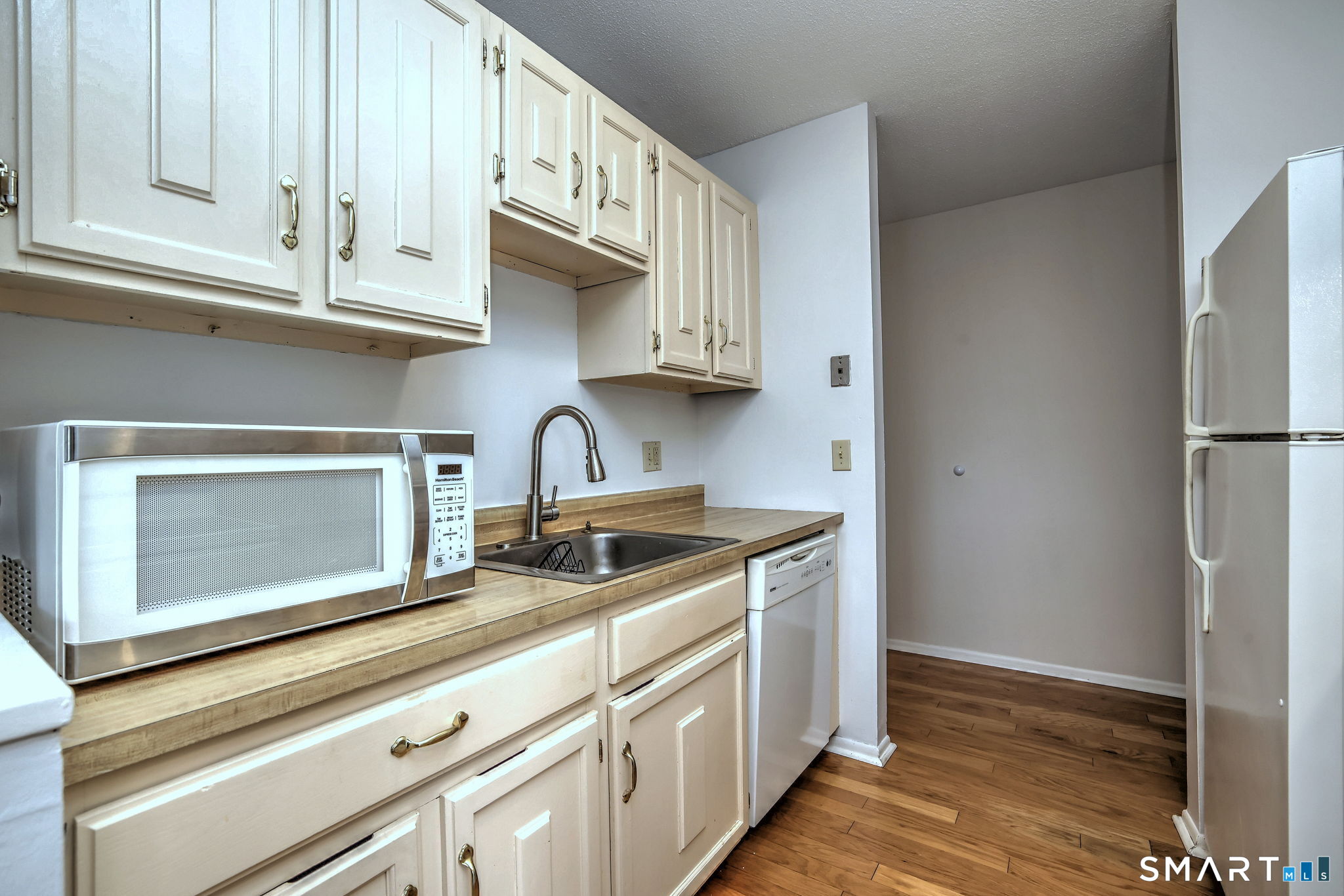 43 Balance Rock Road, Unit 11 Seymour, CT 06483 - Photo 14 of 40 a kitchen with stainless steel appliances granite countertop a refrigerator and a stove