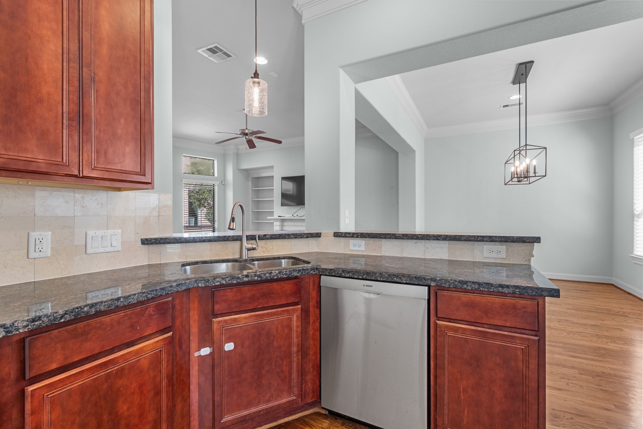 5617 Kiam Street, Unit A Houston, TX 77007 - Photo 12 of 21 Kitchen - Open to the living room for entertainment.