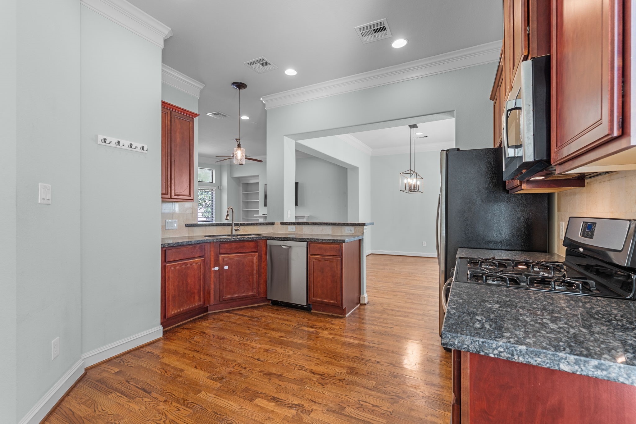 5617 Kiam Street, Unit A Houston, TX 77007 - Photo 13 of 21 Kitchen