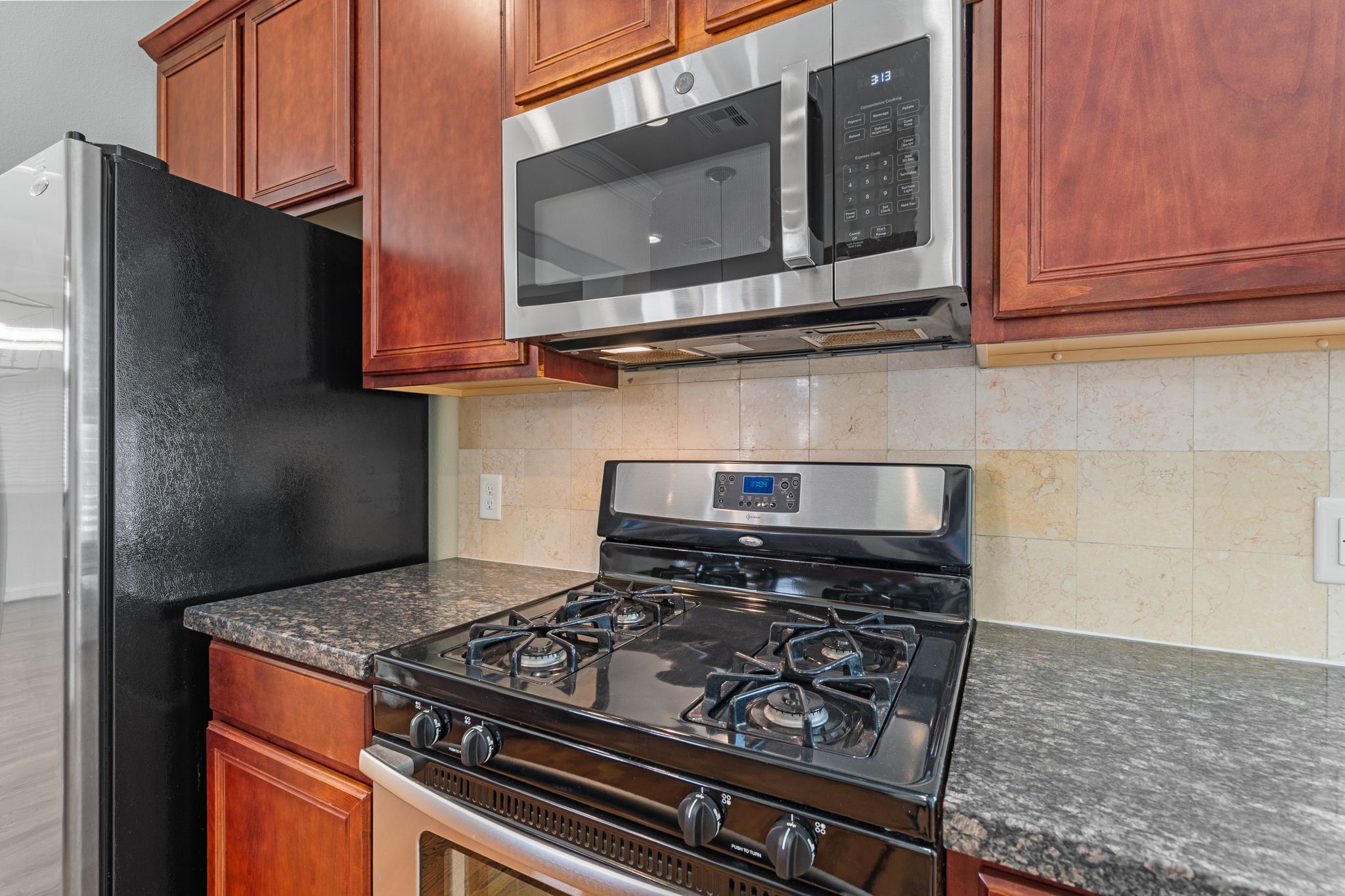 5617 Kiam Street, Unit A Houston, TX 77007 - Photo 14 of 21 Kitchen