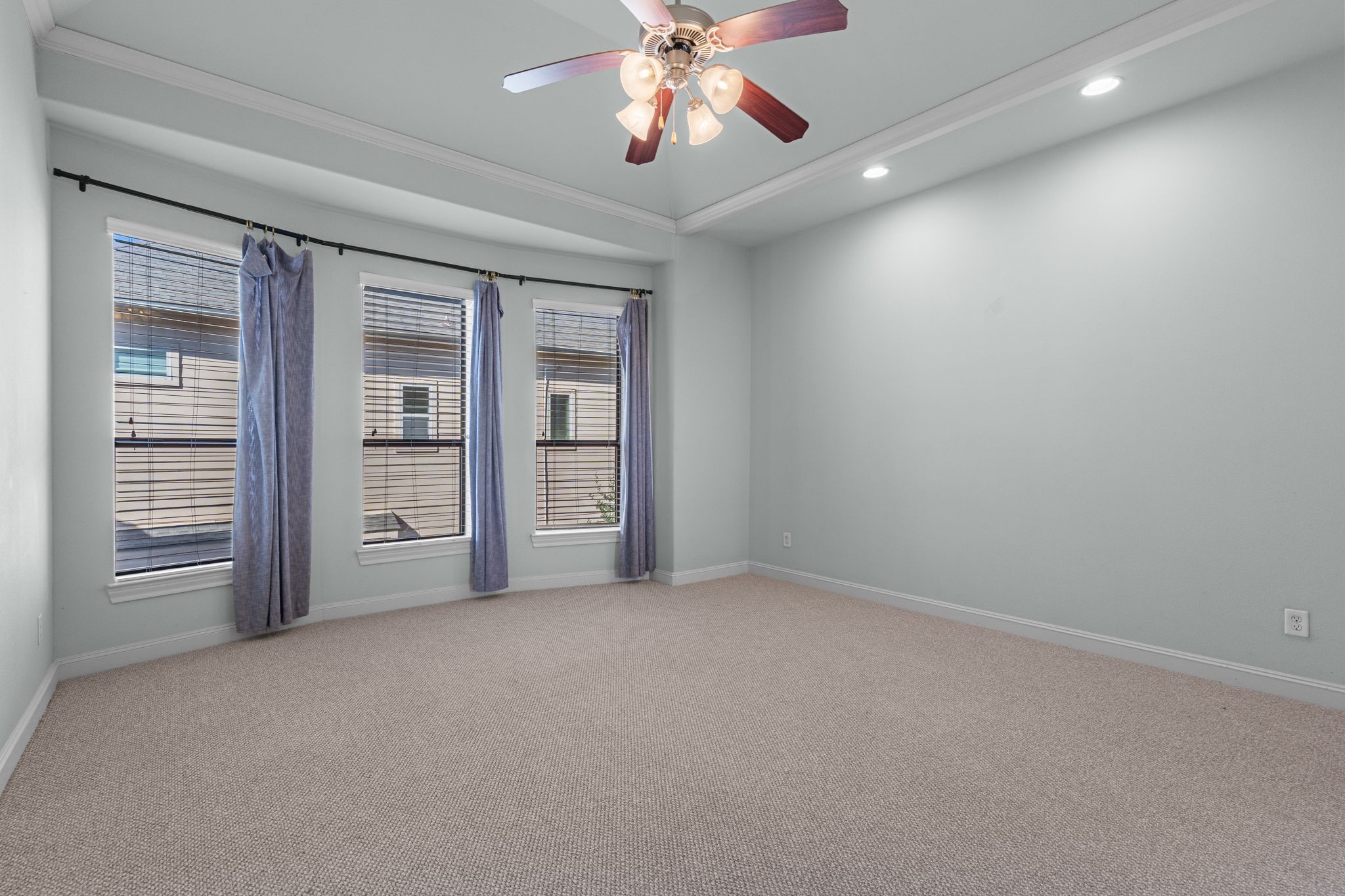 5617 Kiam Street, Unit A Houston, TX 77007 - Photo 15 of 21 Primary bedroom - Located on the 3rd floor.