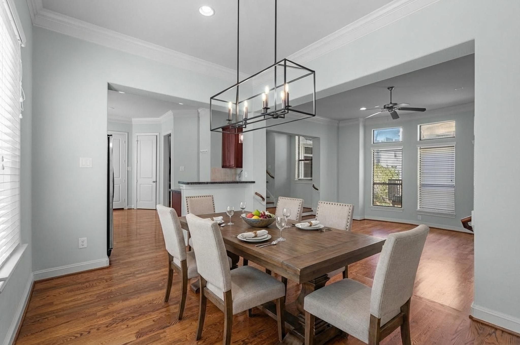 5617 Kiam Street, Unit A Houston, TX 77007 - Photo 5 of 21 Dining area - Open to the kitchen and living room. Perfect for entertainment (Virtually staged).