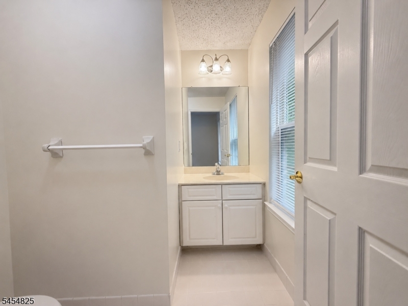 151 Prestwick Way Edison, NJ 08820 - Photo 15 of 22 Gallery Image 15