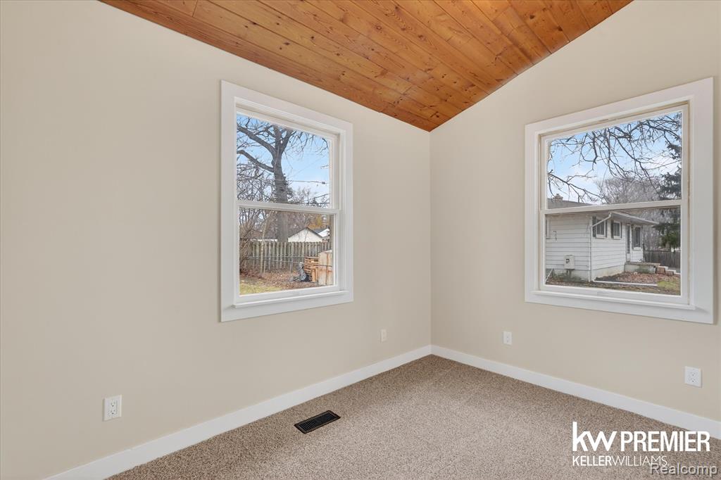 5658 Crescent Road Waterford, MI 48327 - Photo 22 of 40 Gallery Image 22