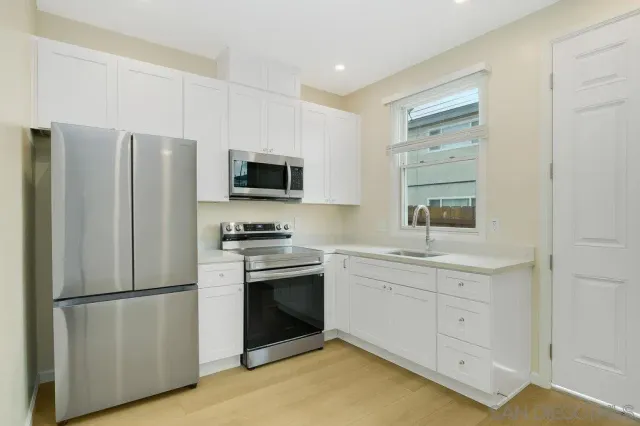 a view of a room with closet and a ceiling fan